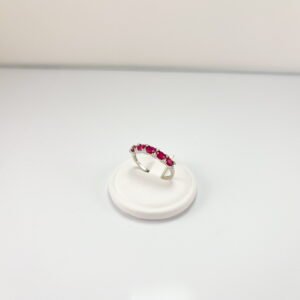 Anillo Oro Blanco 18K con Diamantes y Rubí. Diseño único y exclusivo en Chile.