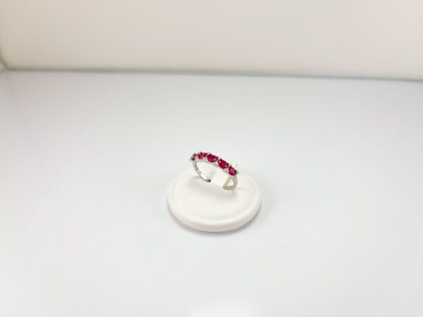 Anillo Oro Blanco 18K con Diamantes y Rubí. Diseño único y exclusivo en Chile.
