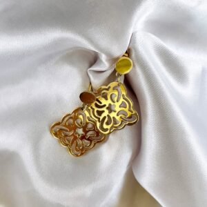 Aros de Oro Amarillo 18K con Diseño Floral Calado