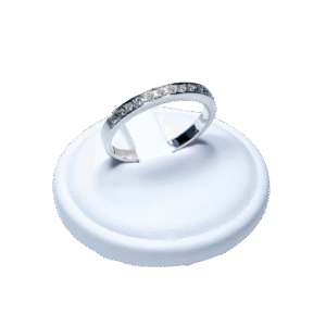 Anillo de Oro Blanco 18K con Diamantes