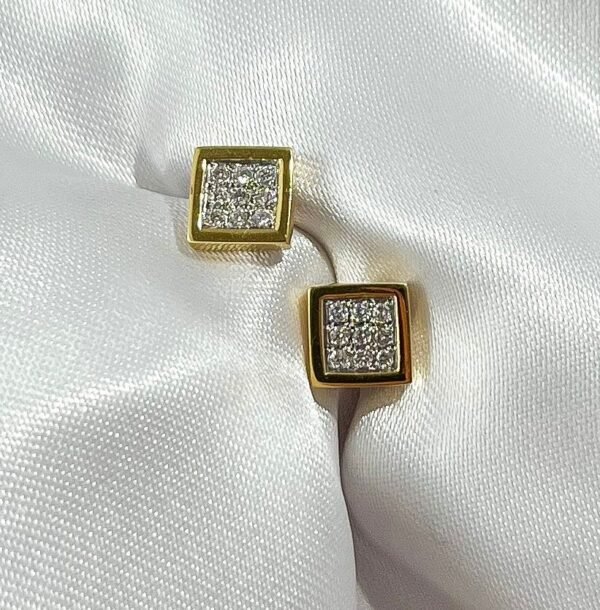 Aros Cuadrados de Oro Amarillo con Diamantes