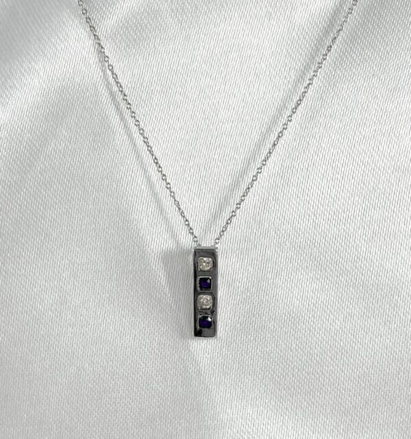 Collar de Oro blanco con colgante de diamantes