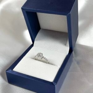 Anillo de Oro Blanco con Diamantes