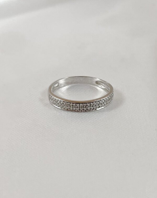 Anillo de oro blanco con doble corrida de diamantes