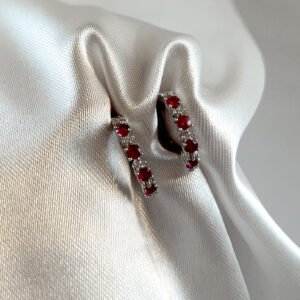 Aros de oro blanco con Rubís