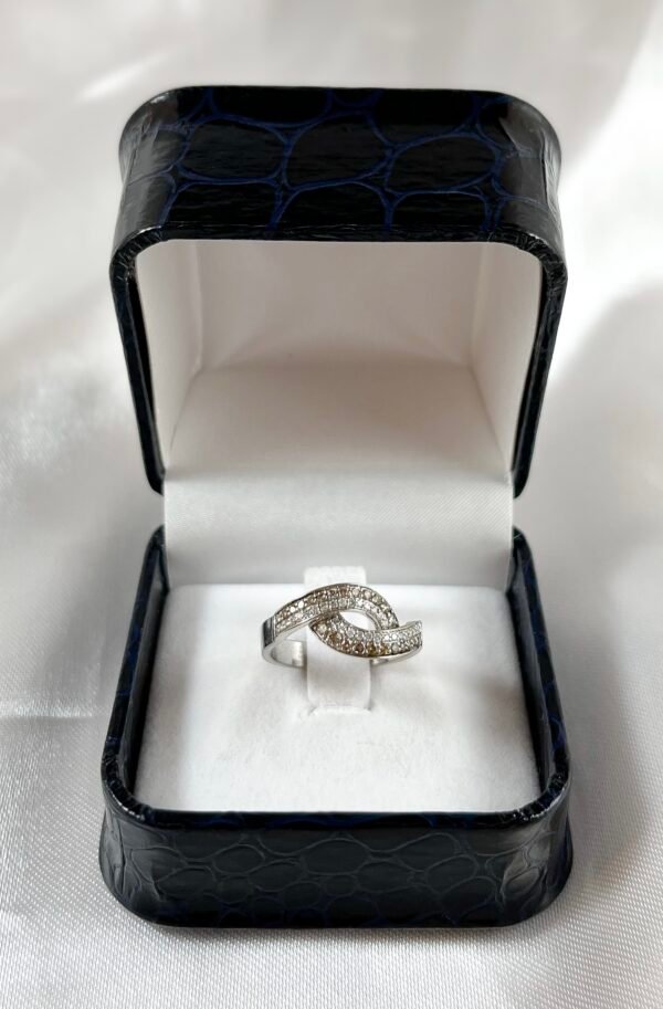 Anillo de oro blanco con diamantes blancos y diamantes color champagne 5