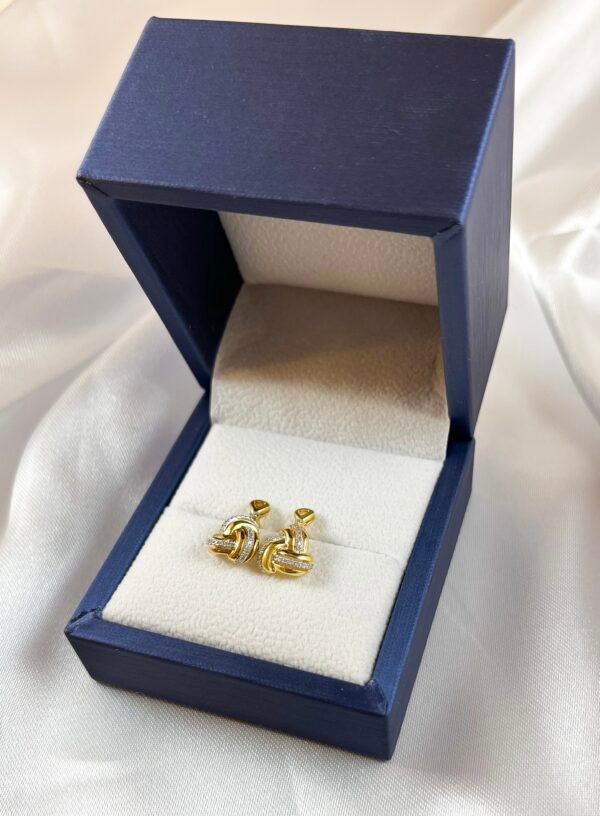 Aros de oro amarillo en roseta con diamantes 2
