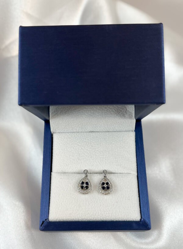 Aros de oro blanco con diamantes y 4 zafiros