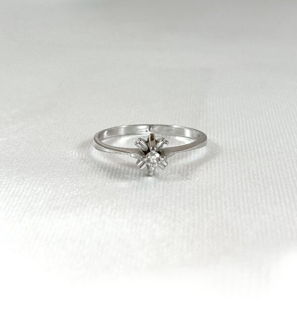 Anillo oro blanco con diamante principal 4