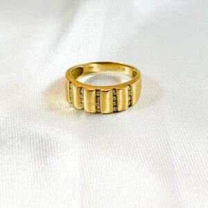 Anillo de oro amarillo con 20 diamantes