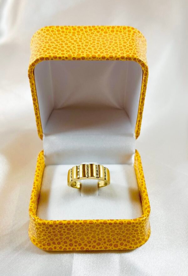 Anillo de oro amarillo con 20 diamantes 2