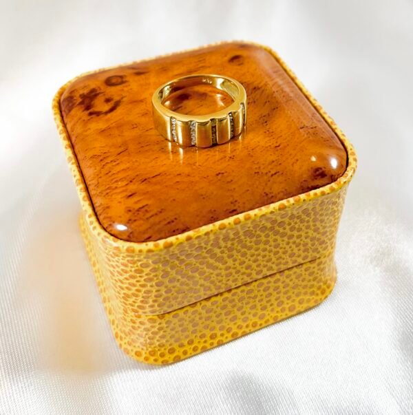 Anillo de oro amarillo con 20 diamantes 7