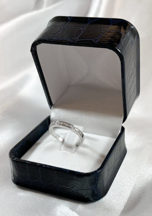 Anillo de Oro blanco con 14 diamantes 2