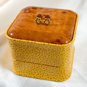 Aros de oro amarillo flor para bebé