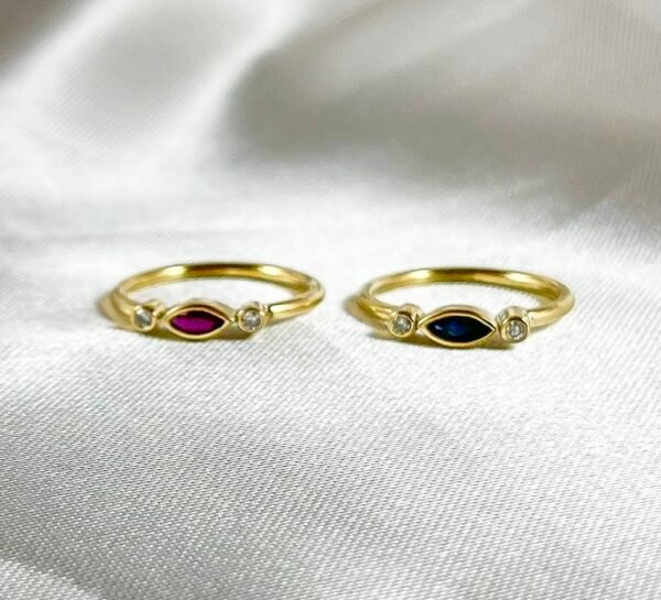 Anillo de oro amarillo con 2 diamantes y 1 rubí central 6
